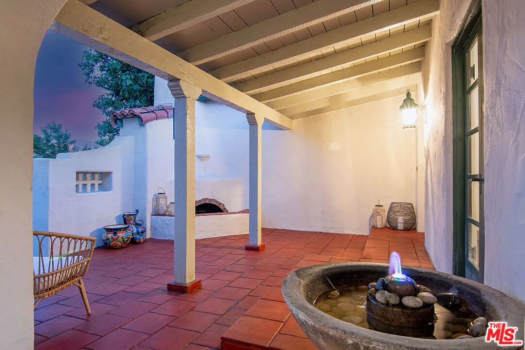 815 S Spaulding Avenue, Los Angeles, California 90036 home-pic-1